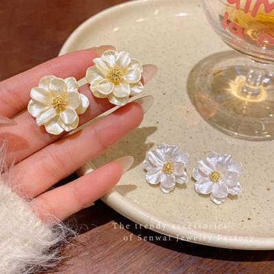 Acrylblumen Ohrstecker für Damen Gefaltete Blüten Koreanische Mode Süße Blütenblätter Unregelmäßige Damenohrringe