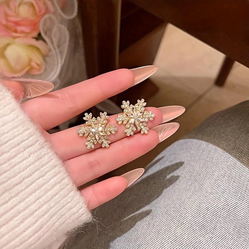 Elegant Christmas Snowflake Earrings with Sparkling Synthetic Zirconia for Daily Wear Holiday Parties Gift  Accessories