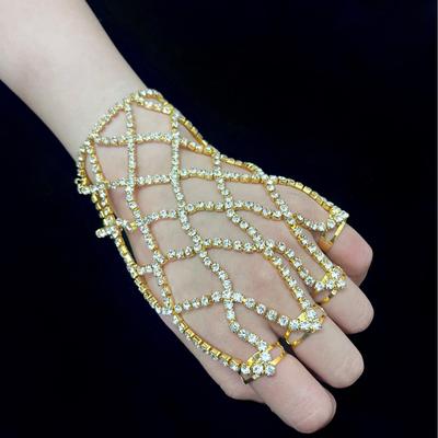 European Baroque Crystal Hand Chain: Dazzling Full Diamond Finger Bracelet