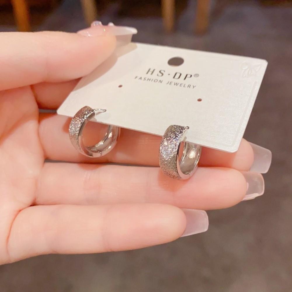 Luxury Round Circle Earrings Simple Design Exquisite Earrings Elegant Metal Hoop Earrings Women