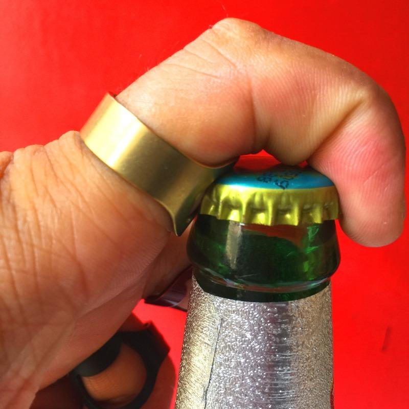 Creative Ring Beer Bottle Opener Kitchen Stainless Steel Press Lid Beer Corkscrew Tools Lightweight Portable Bar Party Gadgets
