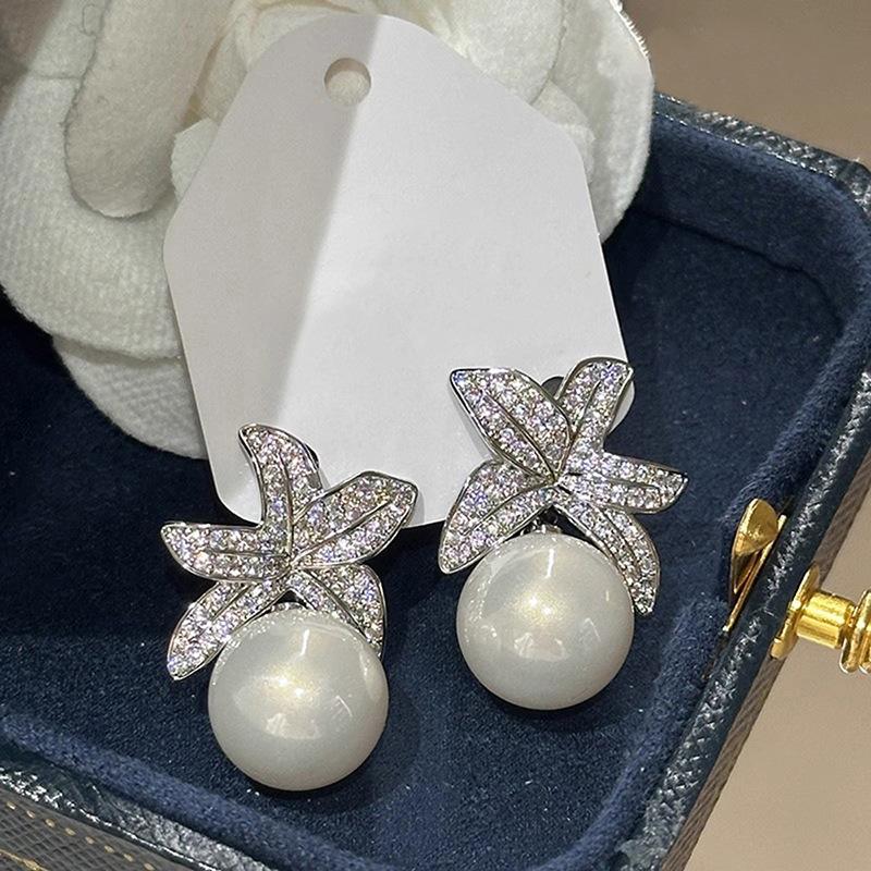 Flower zircon imitation pearl earrings, high-end elegant earrings, wedding banquet engagement classic jewelry