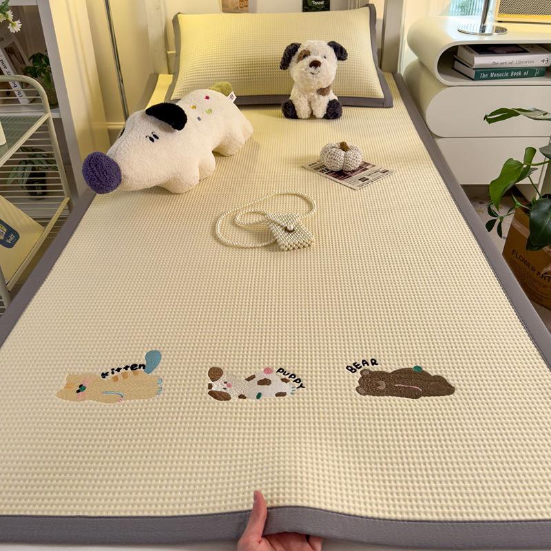 

Cartoon Embroidered Ice Silk Cooling Mat 3-Piece Set, Soft Washable Summer Sheet for Dorm Bedroom, Multiple Sizes Ideal for Hot Summer Days Sheet 0.9x2m+1 Pillowcase