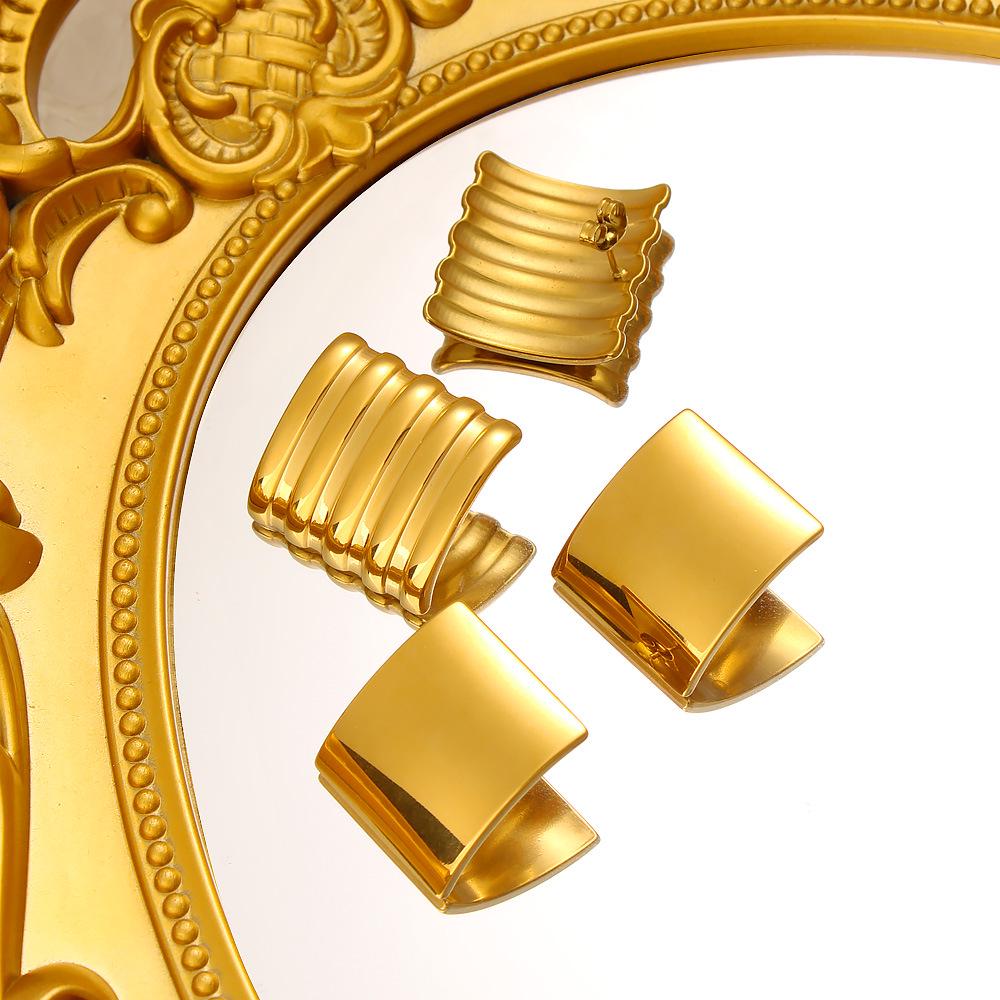 Meishiduo 18K Gold Stainless Steel Ribbed Square Stud Earrings