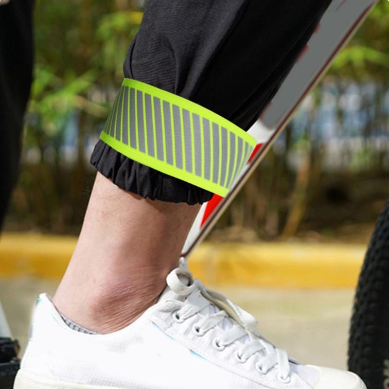 Adjustable Reflective Wristband Safety Wrist Strap with Twills Pattern for Outdoor Cycling Adventure and City Commuting