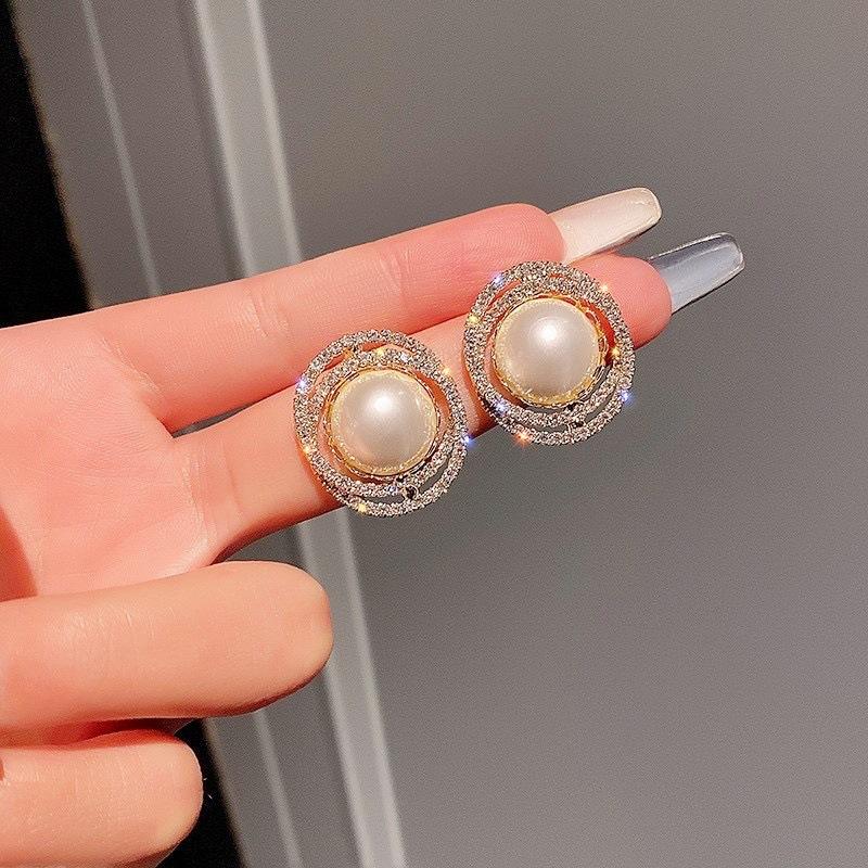 Fashion winding pearl light luxury niche design high sense simple versatile personality exquisite tide earrings
