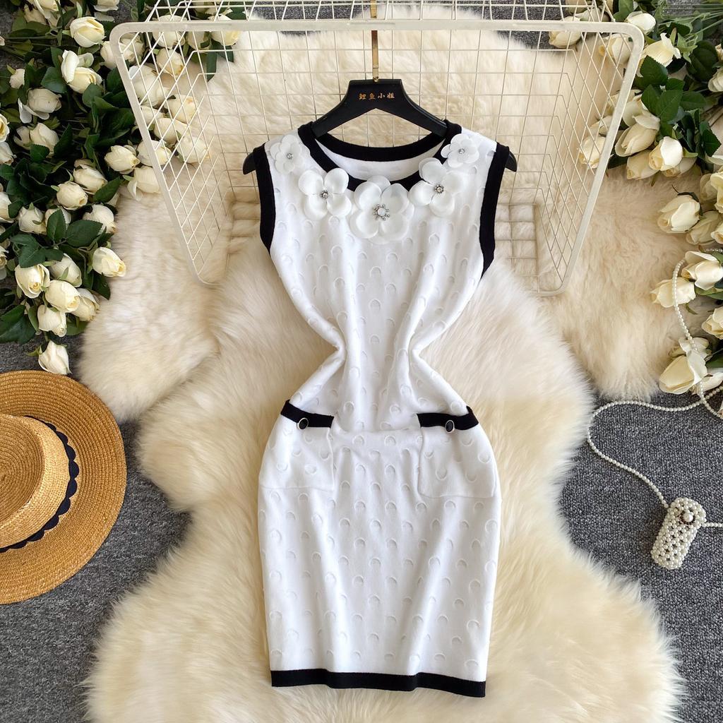 Xiaoxiangfeng three-dimensional flower sleeveless knitted dress women's summer new slim and thin A-shaped skirt high-end