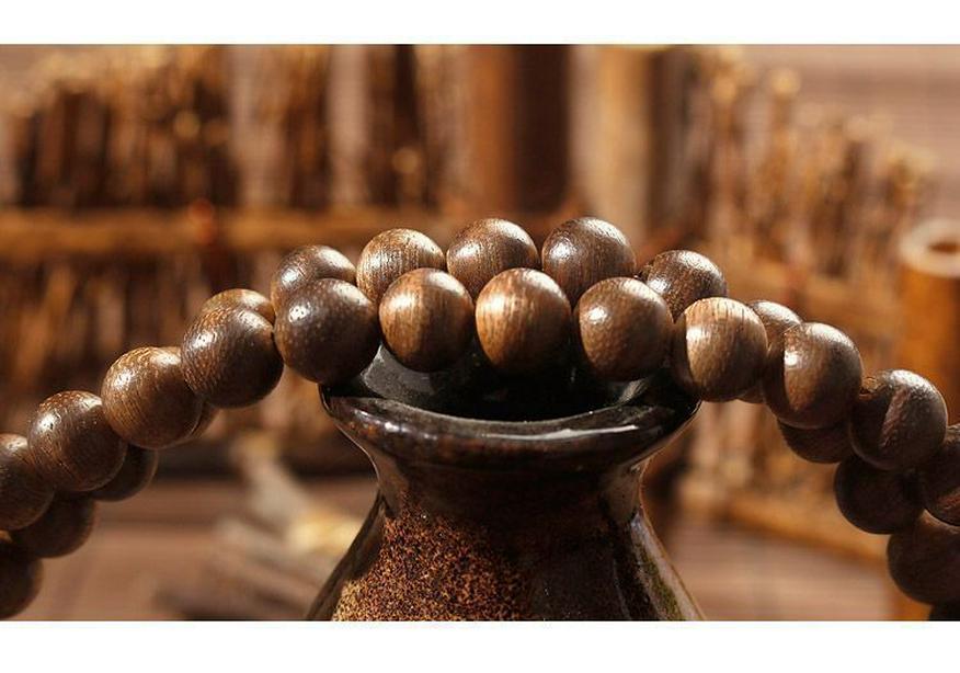 Authentic 8mm Agarwood 108-Bead Unisex Bracelet - Genuine High-Oil Kalimantan Material