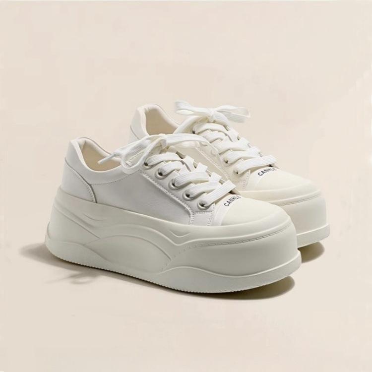 Korean retro style little white shoes 2025 spring new big head bread shoes gentle and versatile sports and leisure board shoes