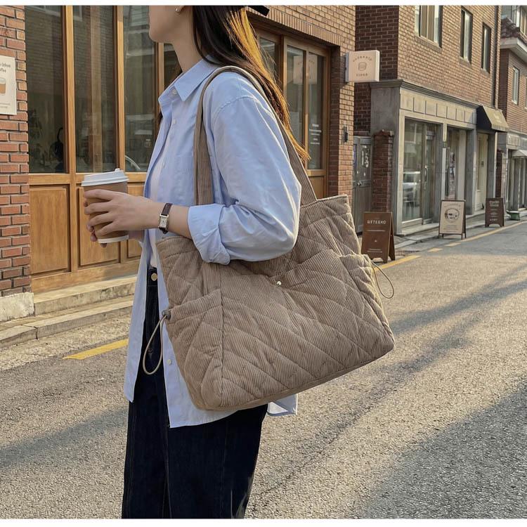 New 2026 Women's Large Capacity Diamond Pattern Tote - Fashionable, Simple Solid Color Handbag for Commuting and Everyday Use.