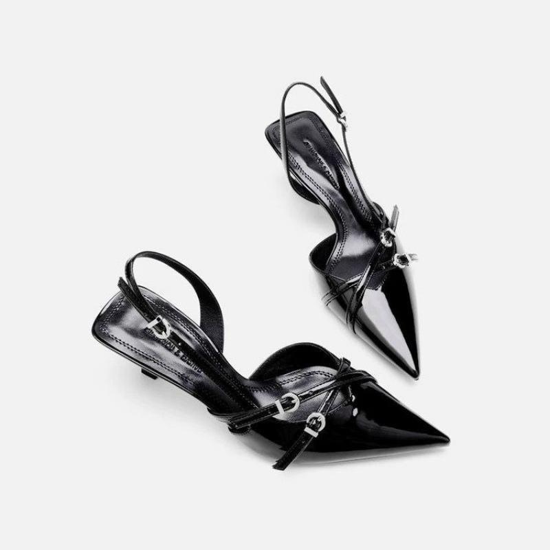 Die neuen Damenschuhe sind vielseitig und verfügen über eine einseitige Schnalle, eine spitze Zehenpartie mit Ausschnitt und dünne Flip-Flops mit Absatz.