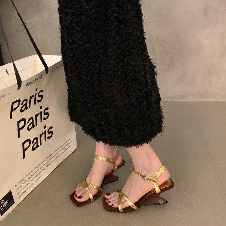 

Wedge heel sandals women wear new retro one-word buckle high heels, not tired feet 39 золотий
