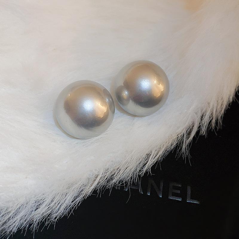 Imitation pearl round silver needle stud earrings fashion temperament geometric earrings