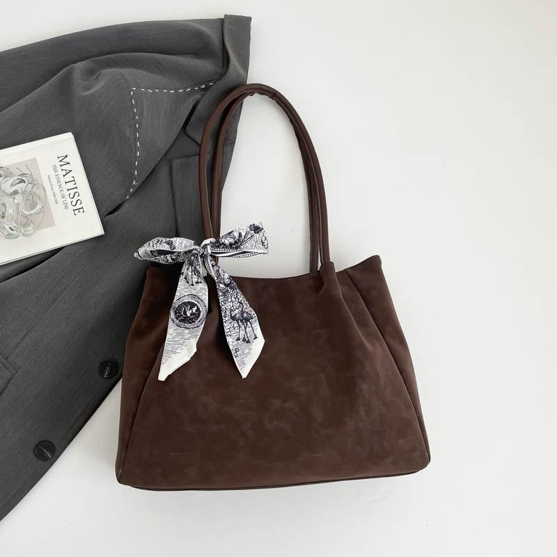 

Матовая текстура портативная на плечо большая вместимость замша шелковый шарф осень и зима новая сумка-тоут для通勤