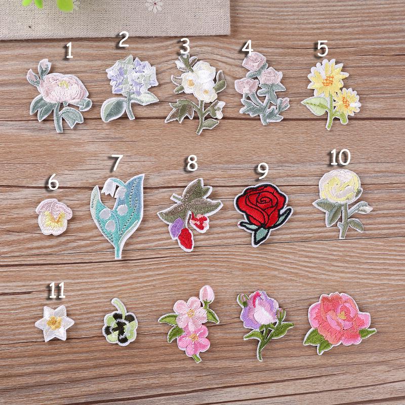 Toppa Ricamata Floreale Giapponese: Design Piccolo ed Esquisito per Decorazione/Riparazione di Abbigliamento