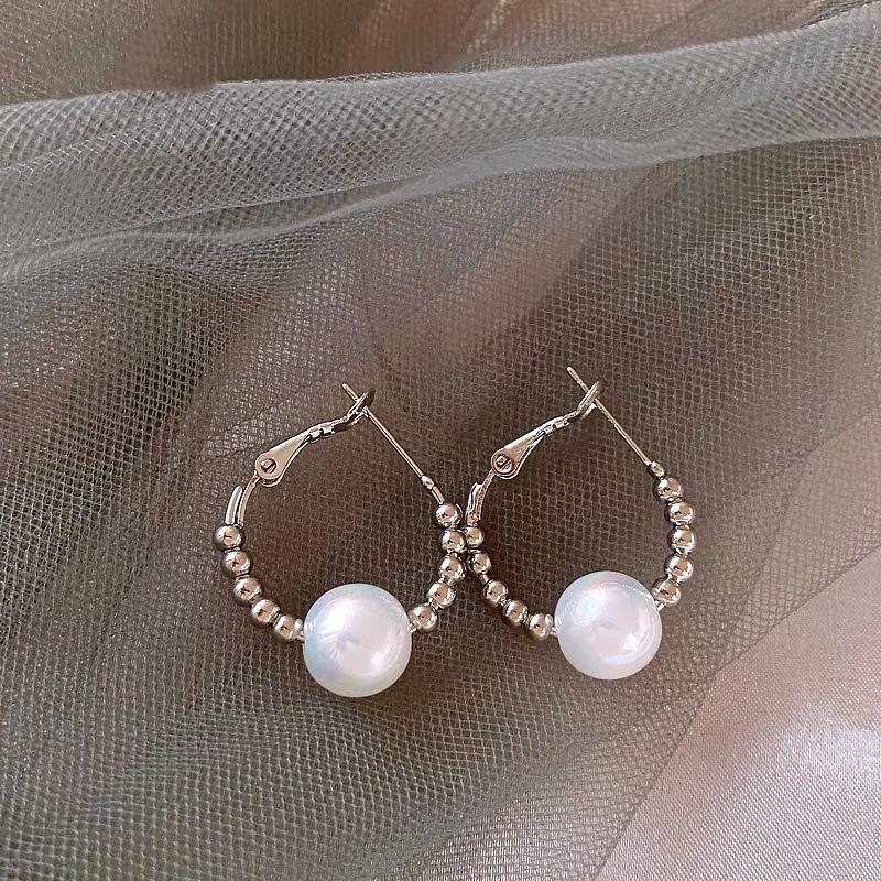 Simple and cold style temperament personality small pearl earrings women's geometric circle pearl versatile stud earrings