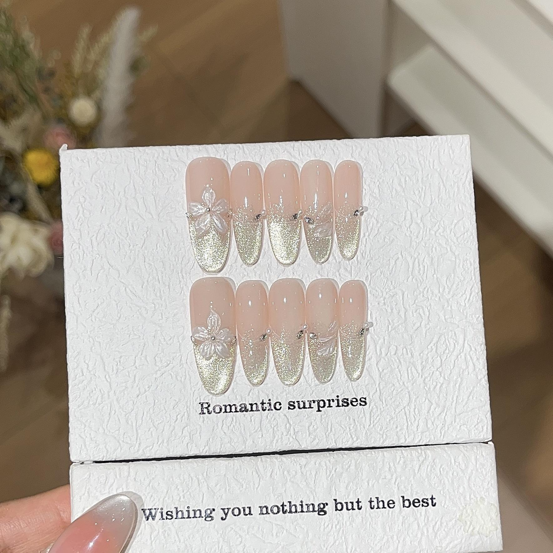 

Жасминовый белый Нежное и чистое желание сверкает кошачьими глазами с трехмерными ледяными лепестками в доспехах L