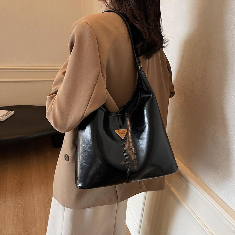 Retro casual large-capacity commuter bag women's new autumn and winter fashion shoulder messenger tote bag