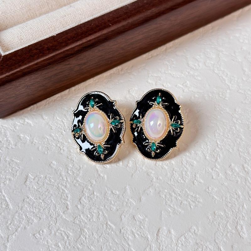 Vintage Medieval Luxury Rhinestone Oval Stud Earrings for Women New Retro Black and White Geometric Pearl Earrings Party Jewelry