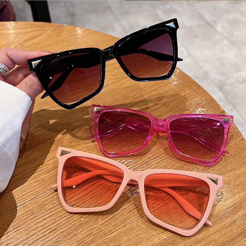 Y2K Irregular Cat Eye Sunglasses Women Men Vintage Luxury Designer Punk Pink Colorful Rivet Shades