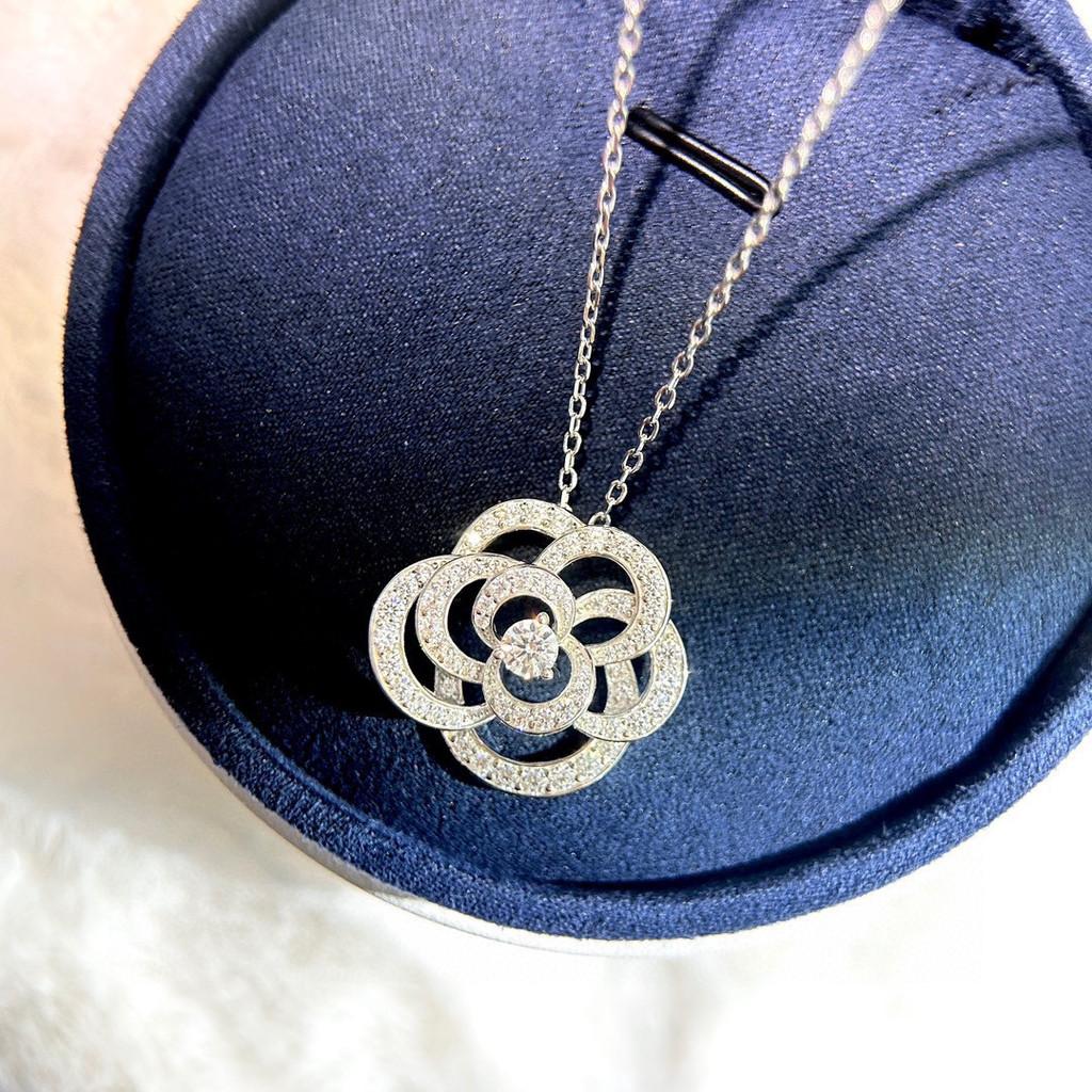 Hollow out large camellia necklace with high-end inlaid temperament and three-dimensional petal shaped electroplated thick gold