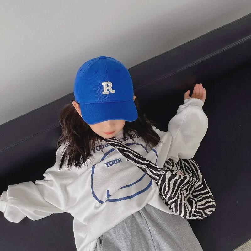 Children's Versatile Fashion Baseball Cap for Spring, Autumn, and Winter - Korean Style Letter Design for Boys and Girls, Trendy Duckbill Hat.