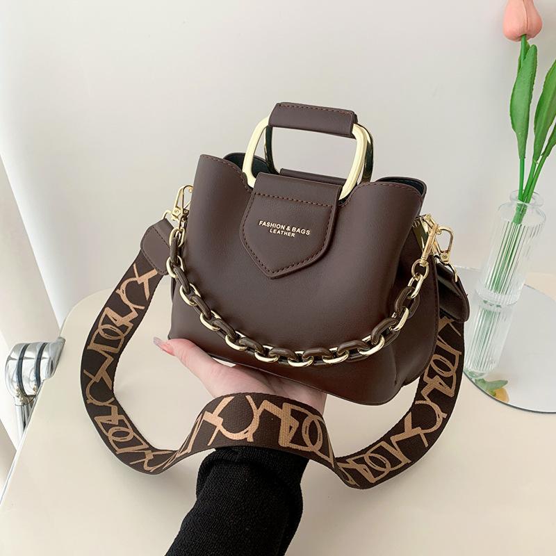 Women's bag new bucket bag Korean version shoulder bag handbag chain commuter bag messenger bag women's small bag