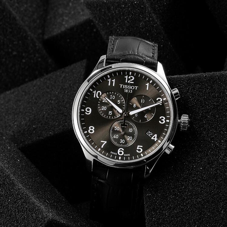 Tissot Junya Kollektion Quarzuhr Herrenuhr 42mm Schwarzes Zifferblatt Lederarmband T063.617.16.057.00