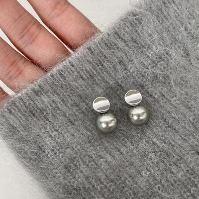 Elegant Retro Metal Pearl Stud Earrings - Women's Unique, Versatile Design for Timeless Style
