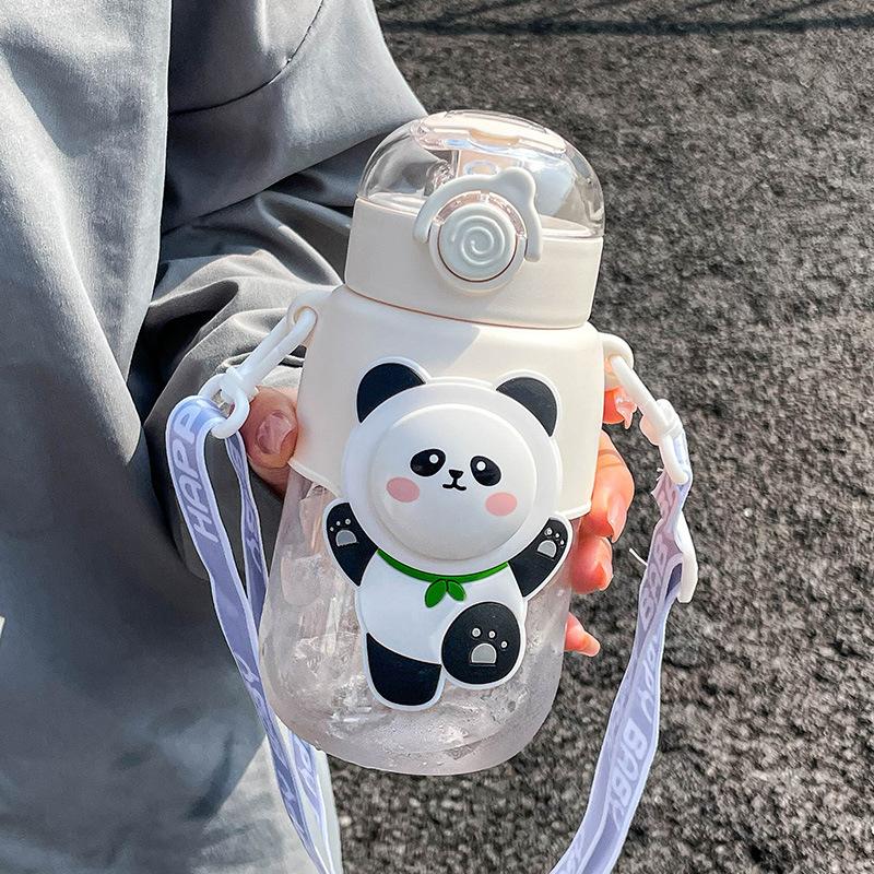 

Новые милые бутылки для воды для девочек, детская школьная чашка-непроливайка, летняя портативная пластиковая чашка для воды, термостойкая соломенная чашка с защитой от капель 680ml With3D sticker