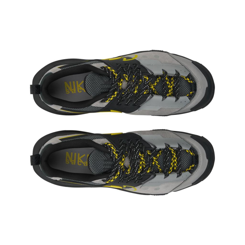 Sneakers Unisex sacai x Nike Zegamadome Argento Opaco Giallo Tour Grigio Nero HQ8618-002