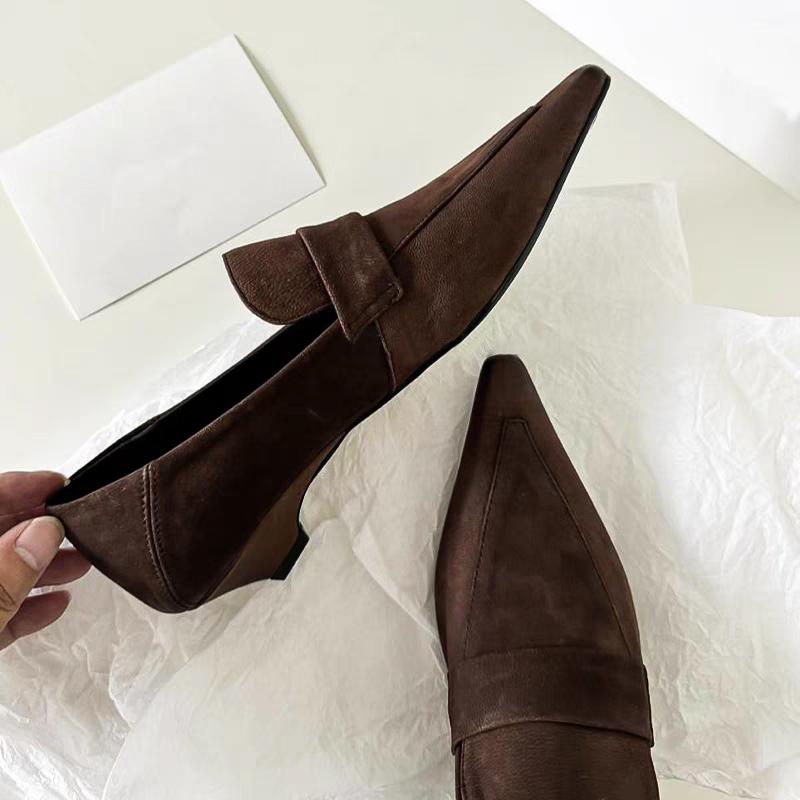Retro Szpiczaste Czółenka na Niskim Obcasie Modne Pojedyncze Buty Damskie do Pracy Wsuwane Obcas Kotek Temperament Małe Skórzane Buty