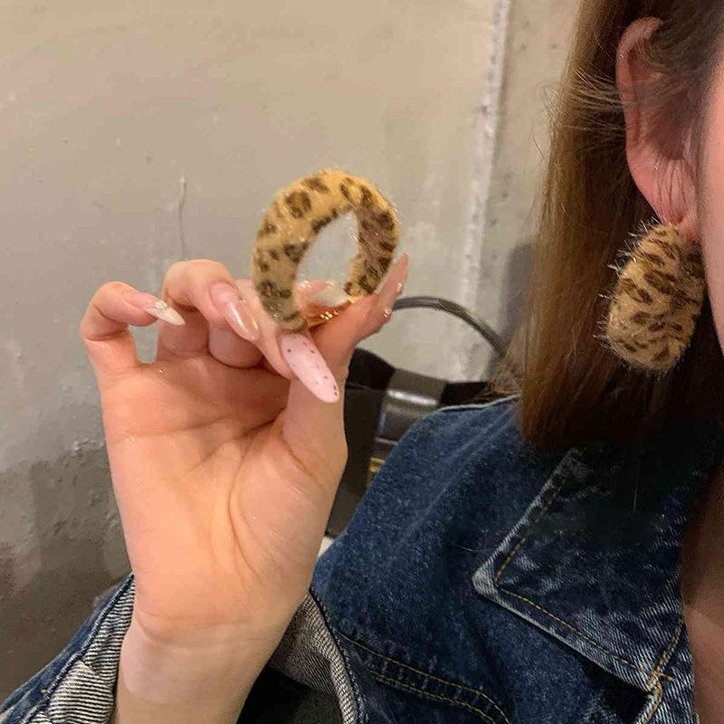 2025 Trendy Large Earrings: Simple, Cool, Versatile - Perfect for Round Faces