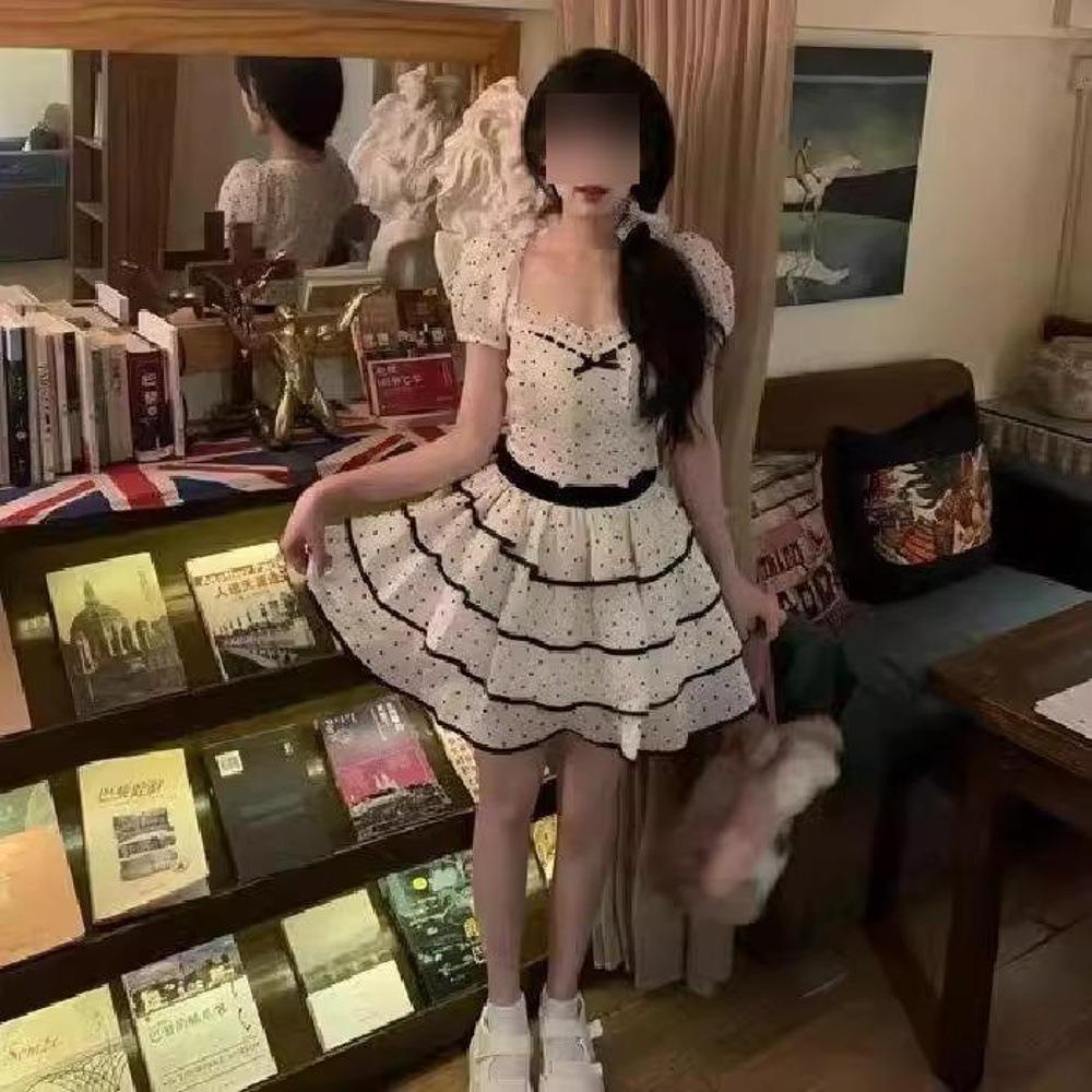 The new summer girly and gentle polka dot dress is a beautiful puffy princess short skirt