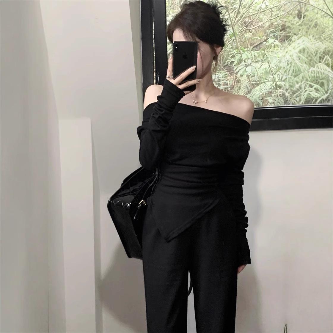 

Элегантная футболка с открытыми плечами, облегающего кроя, с длинными рукавами для женщин - незаменимая вещь ранней осени Small чёрный