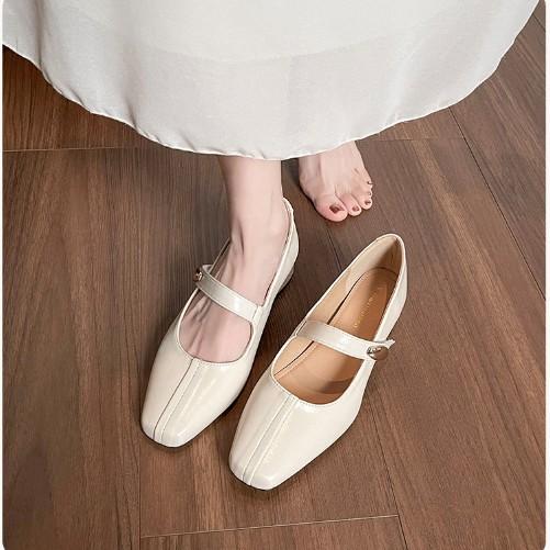 French Square Head Lazy Person with One Pedal, Shallow Mouth Commuting Single Shoes, Minimalist Style, Small Golden Beans with Thick Heels, Mary Jane