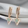 1 Paar goldene Farbe Dreieck Tropfenohrring grüner Zirkon edler Schmuck elegante Luxus lange Tropfen baumelnde Ohrringe