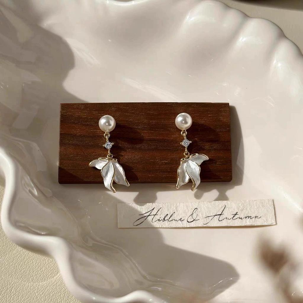 Zircon Metal Studs & Pearl Bow Earrings - High-End, Versatile Statement