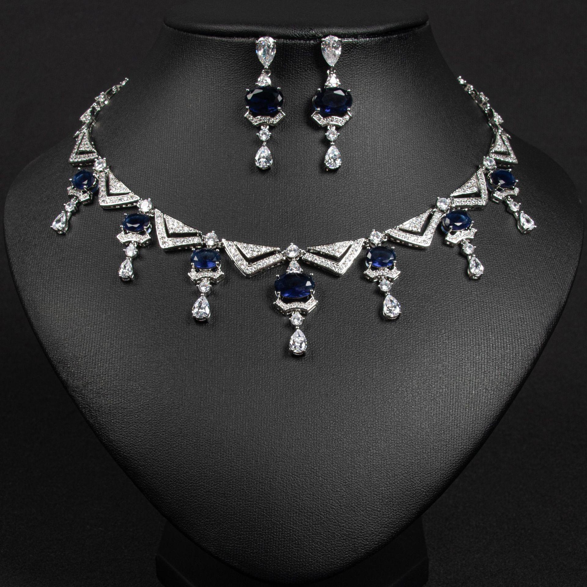 

Женский комплект украшений из циркона, геометрический, неправильной формы, дизайн легкой роскоши, модный и универсальный, нишевый дизайн