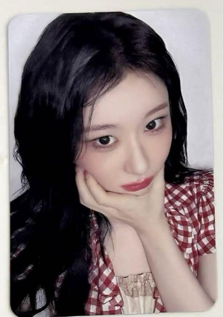 

[USED] ITZY Chaeryeong GWBG Makestar Autograph Session Winners Limited Edition (80) Trading Card