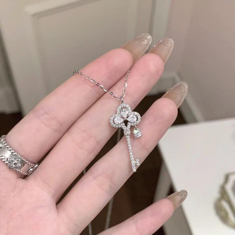 Titanium Steel Non-fading Small Waist Necklace Women's Summer Niche Design Accessories Collarbone Chain Pendant