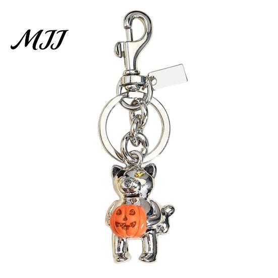 Car Key Ring Halloween Cat Holding Pumpkin Keychain, Metal Alloy Keychain Holder, Backpack Handbag Hanging Decorative Accessory