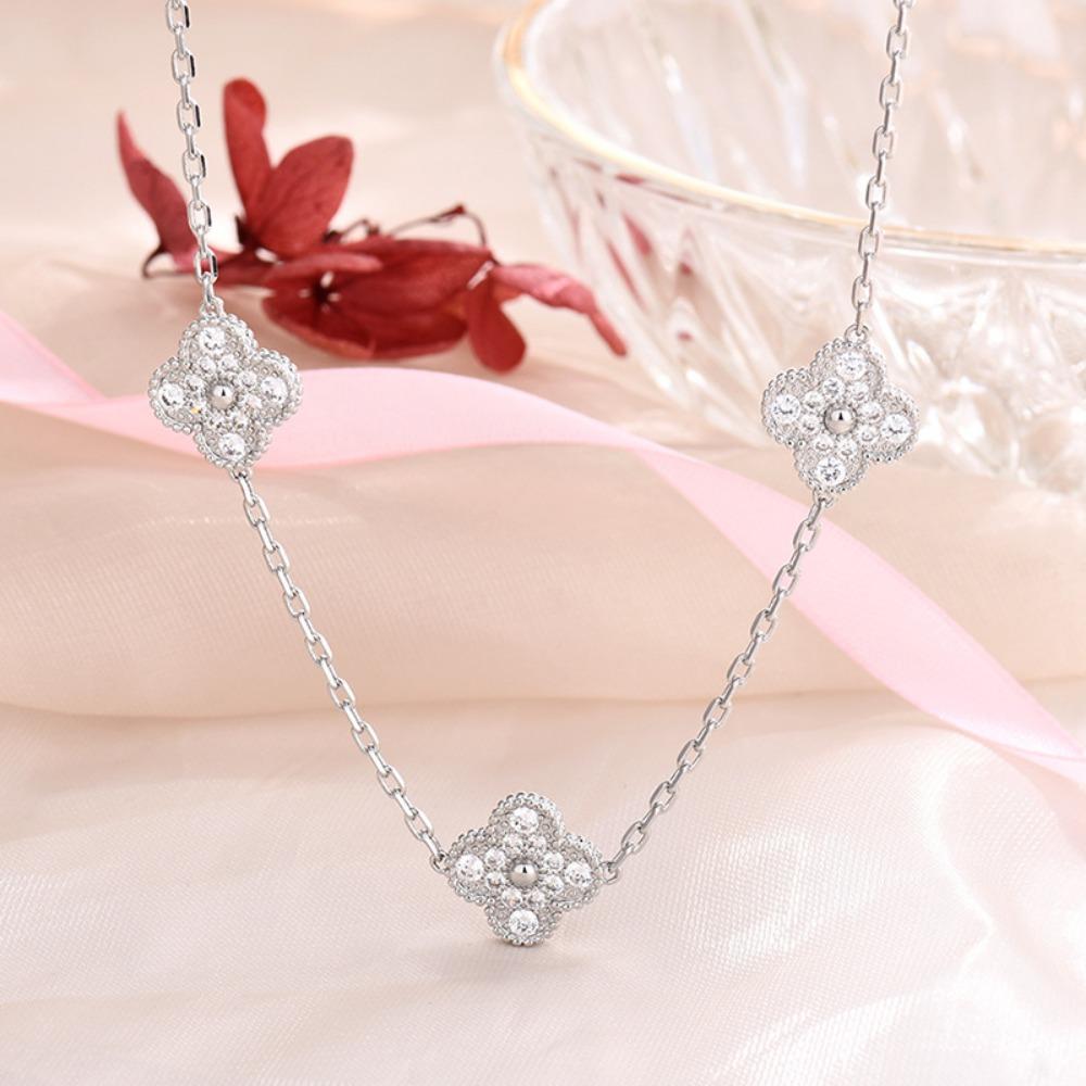 10-flower Lucky Four-leaf Clover Clavicle Chain Natural White Mother-of-pearl Necklace with Agate Accents