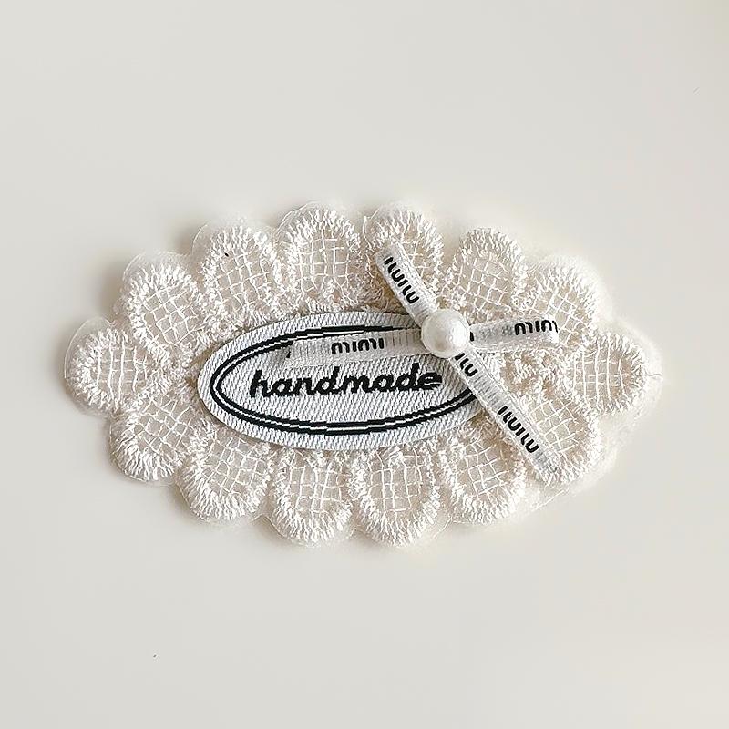 

1 шт./2 шт. Дизайн тканевой этикетки Элегантные аксессуары для одежды Вышитый узор в деревенском стиле Изысканные швейные аксессуары Милые 4x5/7 см