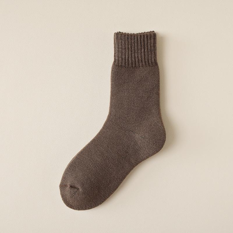 Japanese Style Solid Color Women's Cashmere Mid-Calf Socks - Fleece-Lined, Thickened for Warmth, Perfect for Autumn/Winter.
