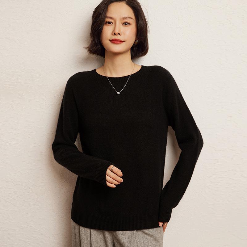 Versatile Cashmere Sweater: Women's Long Sleeve, Round Neck, Comfortable, Loose Fit, Solid Color, Lazy Knit for Autumn and Winter.