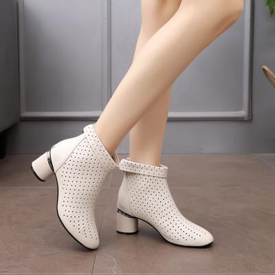 Frühlingsstiefel aus echtem Leder im neuen Stil, hohle Damenstiefel mit mittlerem Absatz, dicker Absatz, Stiefel mit bequemer weicher Sohle, kurze Stiefel, modische Sandalenstiefel
