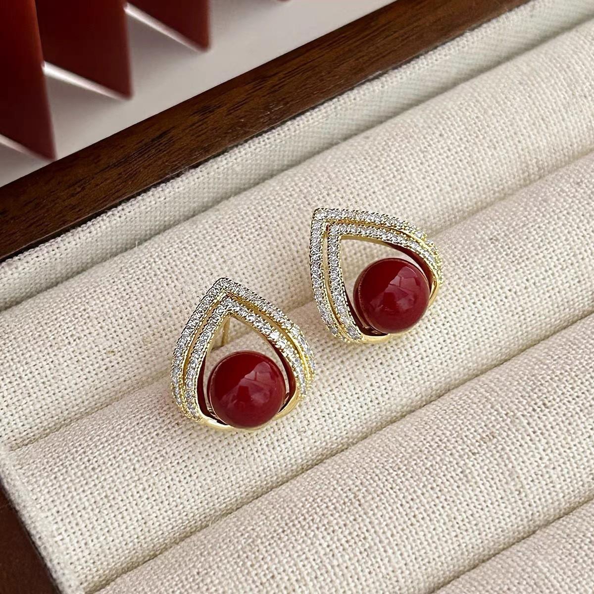 New popular niche design unique earrings retro burgundy white micro-inlaid rhinestone New Year s pearl красный