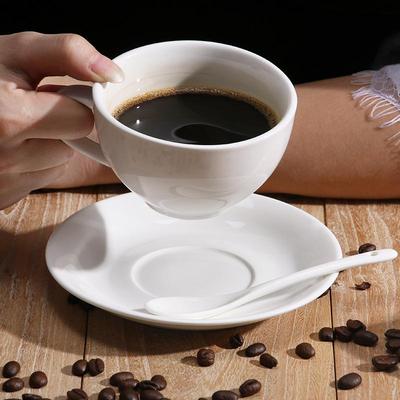 Elegantes weißes Keramik-Kaffee-Tassen- und Untertassenset mit Löffel – Ideal für den Heim- oder Hotelgebrauch