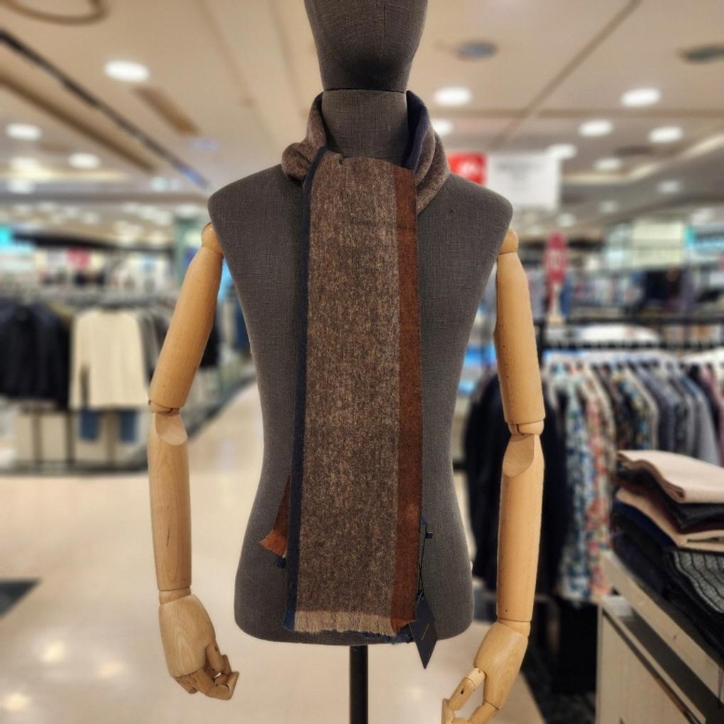 A High-quality 10% Cashmere, 90% Wool, Benbru Striped Long Muffler That's Perfect for a Gift.